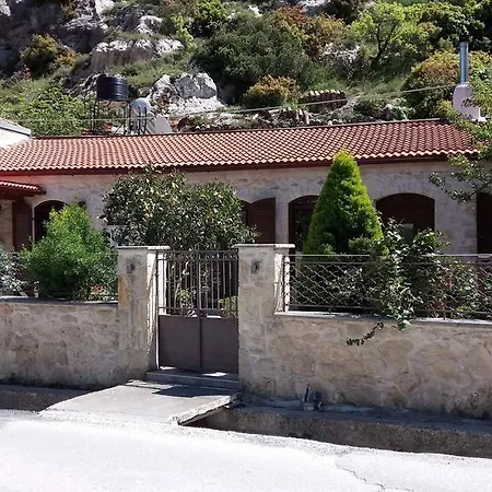 Artemisia Traditional Home Choudetsi Buitenkant foto