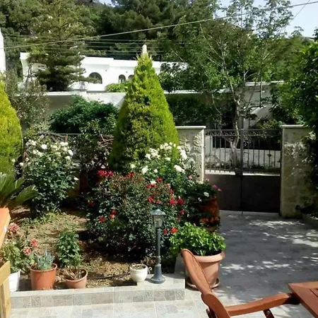 Artemisia Traditional Home Choudetsi Buitenkant foto